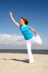 Natarajasana_am_Strand_Yoga_Vidya_Nordsee_36